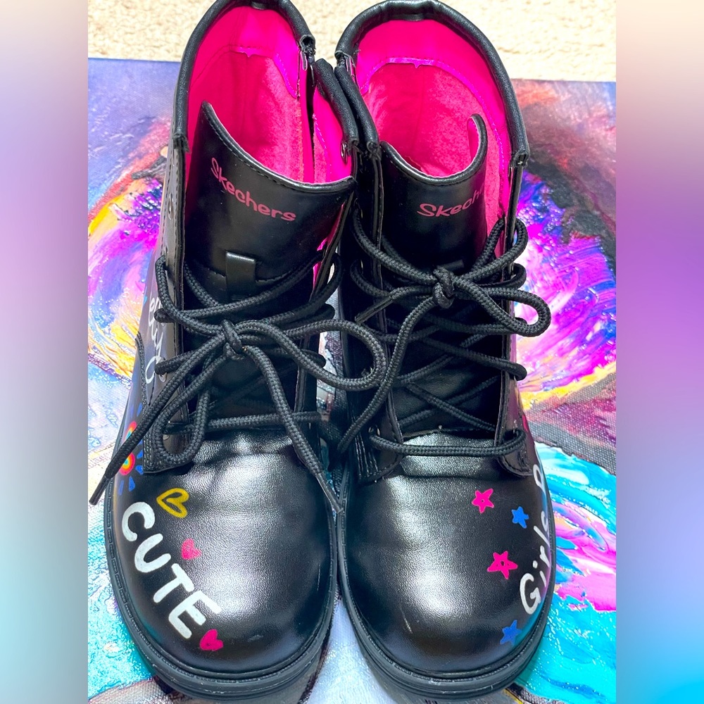 Skechers girls graffiti combat boots.